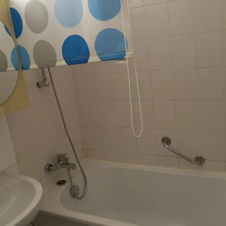 Sol-y-days Cigales De Mer, Bien Equipes Et Climatises, En Centre-ville A 150m De La Apartament Le Grau-du-Roi