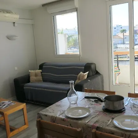 Apartament Sol-y-days Cigales De Mer, Bien Equipes Et Climatises, En Centre-ville A 150m De La Le Grau-du-Roi